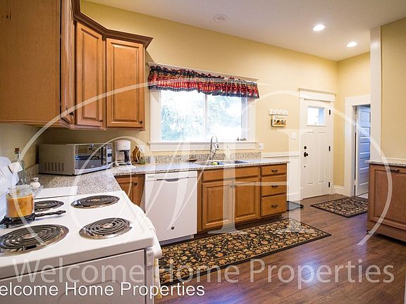 4th image of 1321 Isaacs Ave