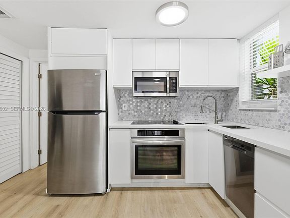 5th image of 1550 Drexel Ave APT 207