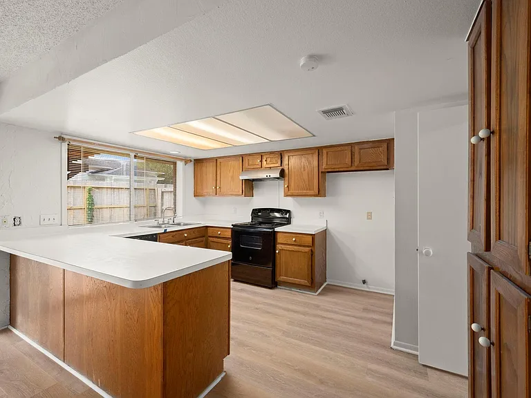 7415 Creekfield Dr — Photo 19