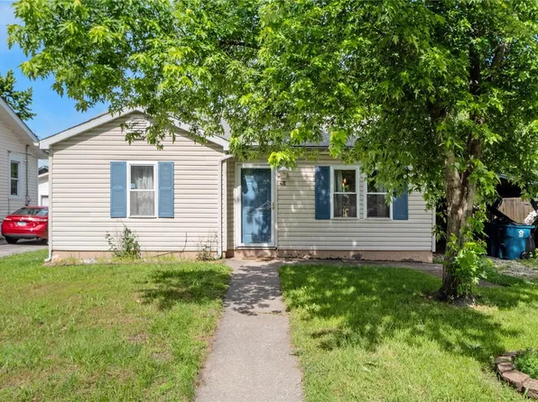 418 S 7th St, Wood River, IL 62095