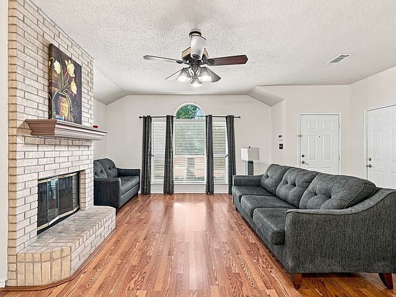 5th image of 1300 Meadowbrook Ln