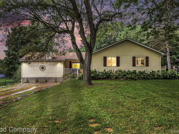 10474 Washburn Rd, Ortonville, MI 48462