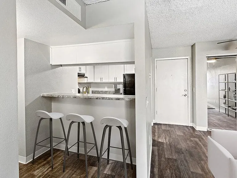 Tanque Verde Apartments — Photo 7