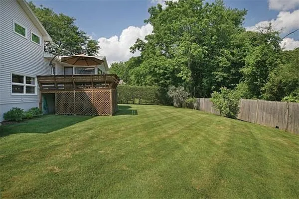 121 Andrew St — Photo 2