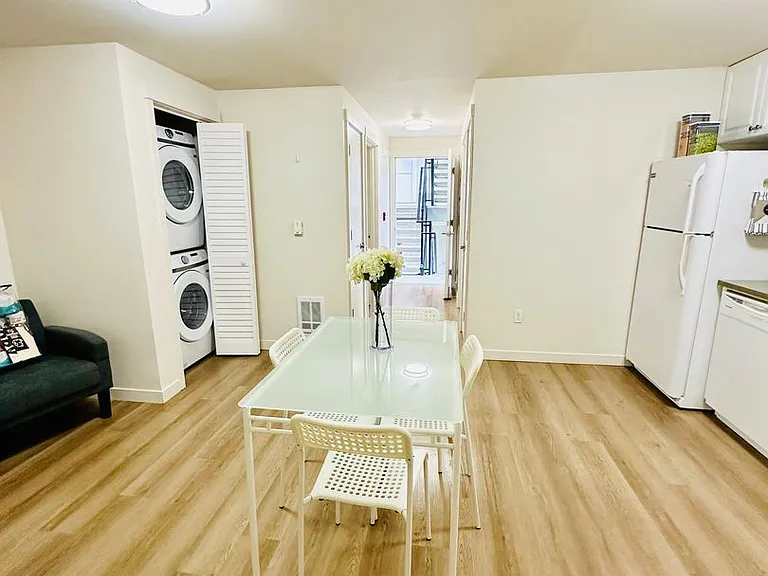 Radian Apartments — Photo 14