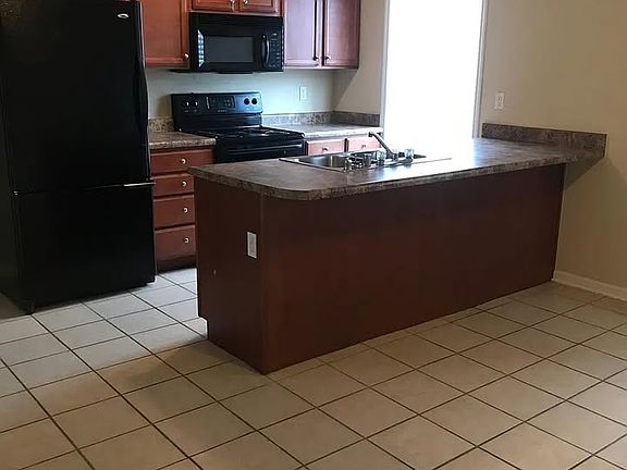 5th image of 2021 Willow Dr #2