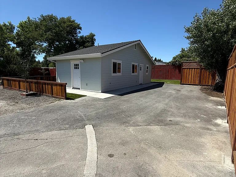 1205 Keiser Ave — Photo 1