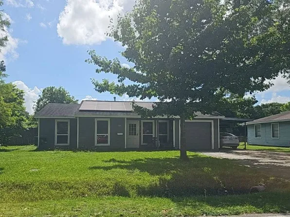 105 Inwood Ln, Highlands, TX 77562