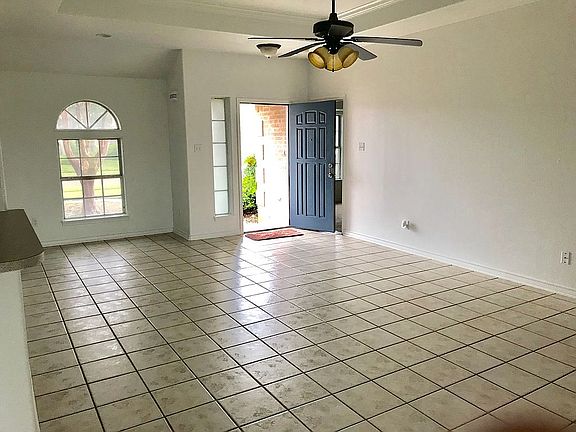 3rd image of 3205 Sonoma Dr