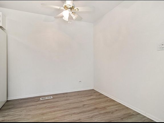 4th image of 11 Eastham Ct