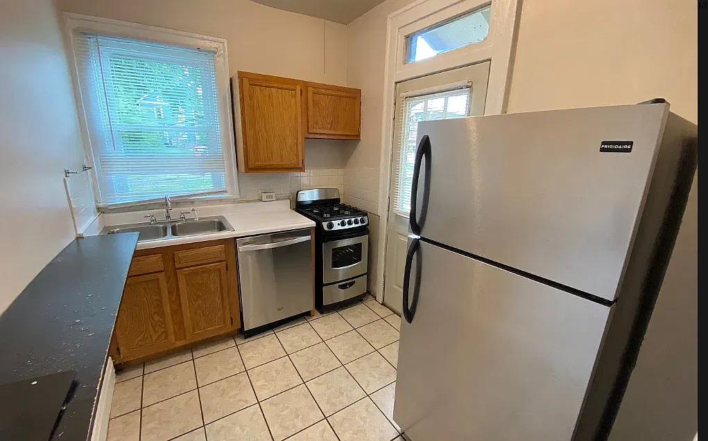 2 bed, $1,330 — Photo 4