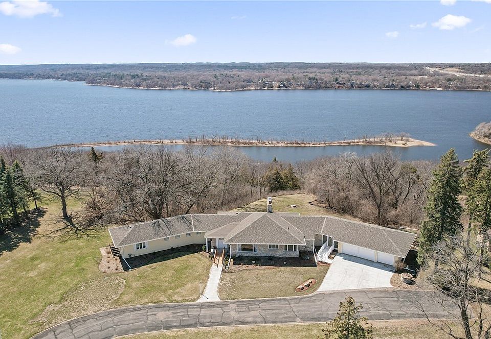 1st image of 1015 Crest View Drive