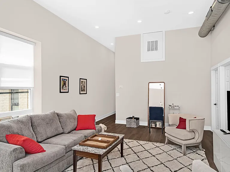 1218 W Lexington St — Photo 33