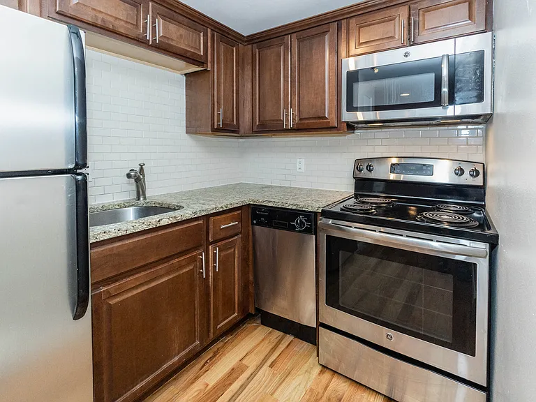 Emerson Flats — Photo 11