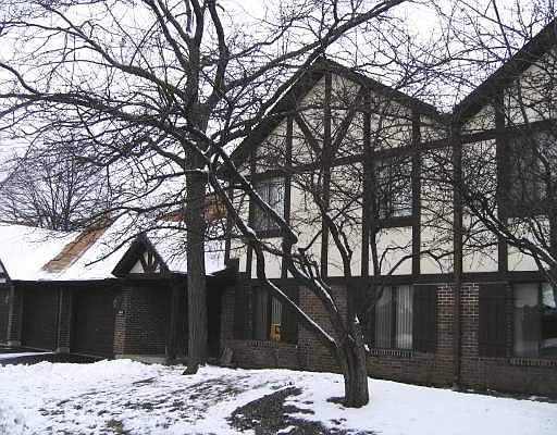 1st image of 1074 Creekside Ct APT 1A