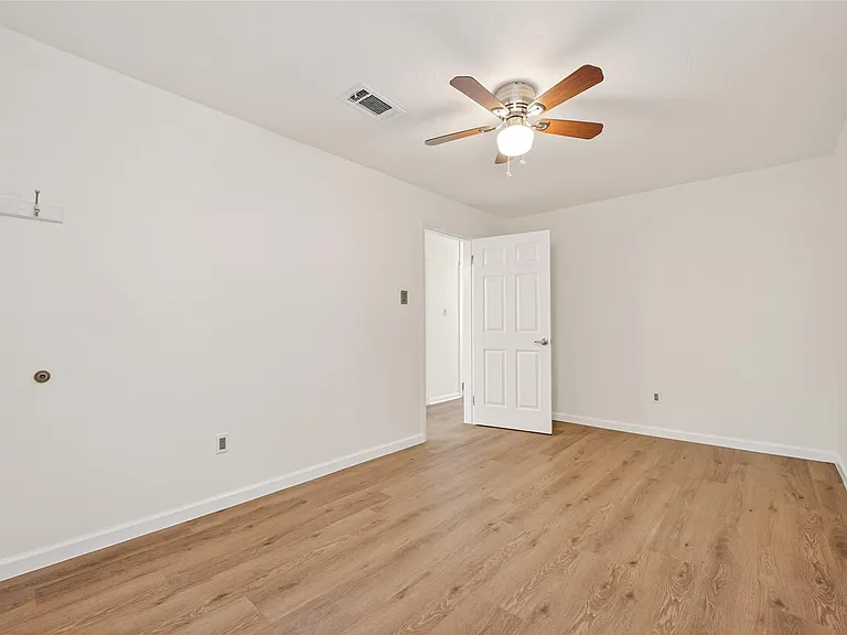 7950 Longridge Dr — Photo 29
