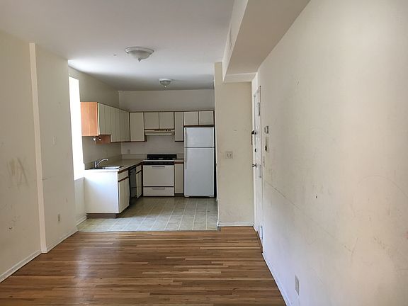 3rd image of 99 Sussex St #1ST