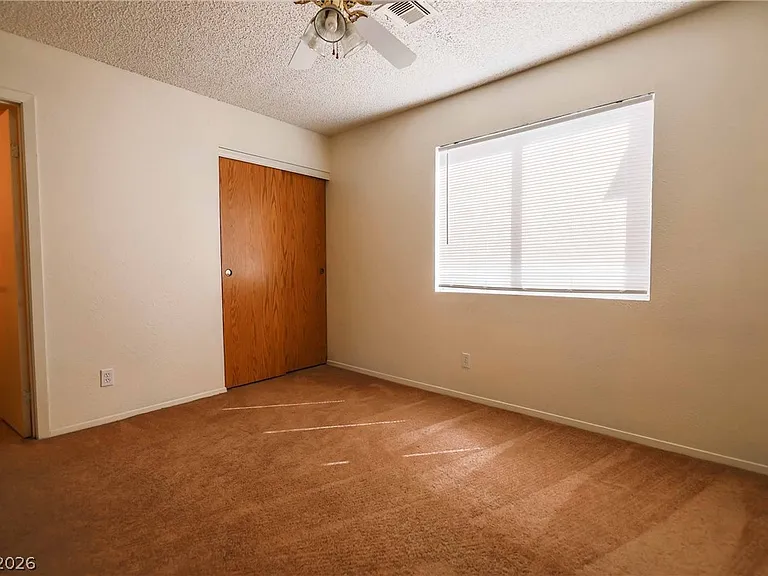 566 Kristin Ln — Photo 12