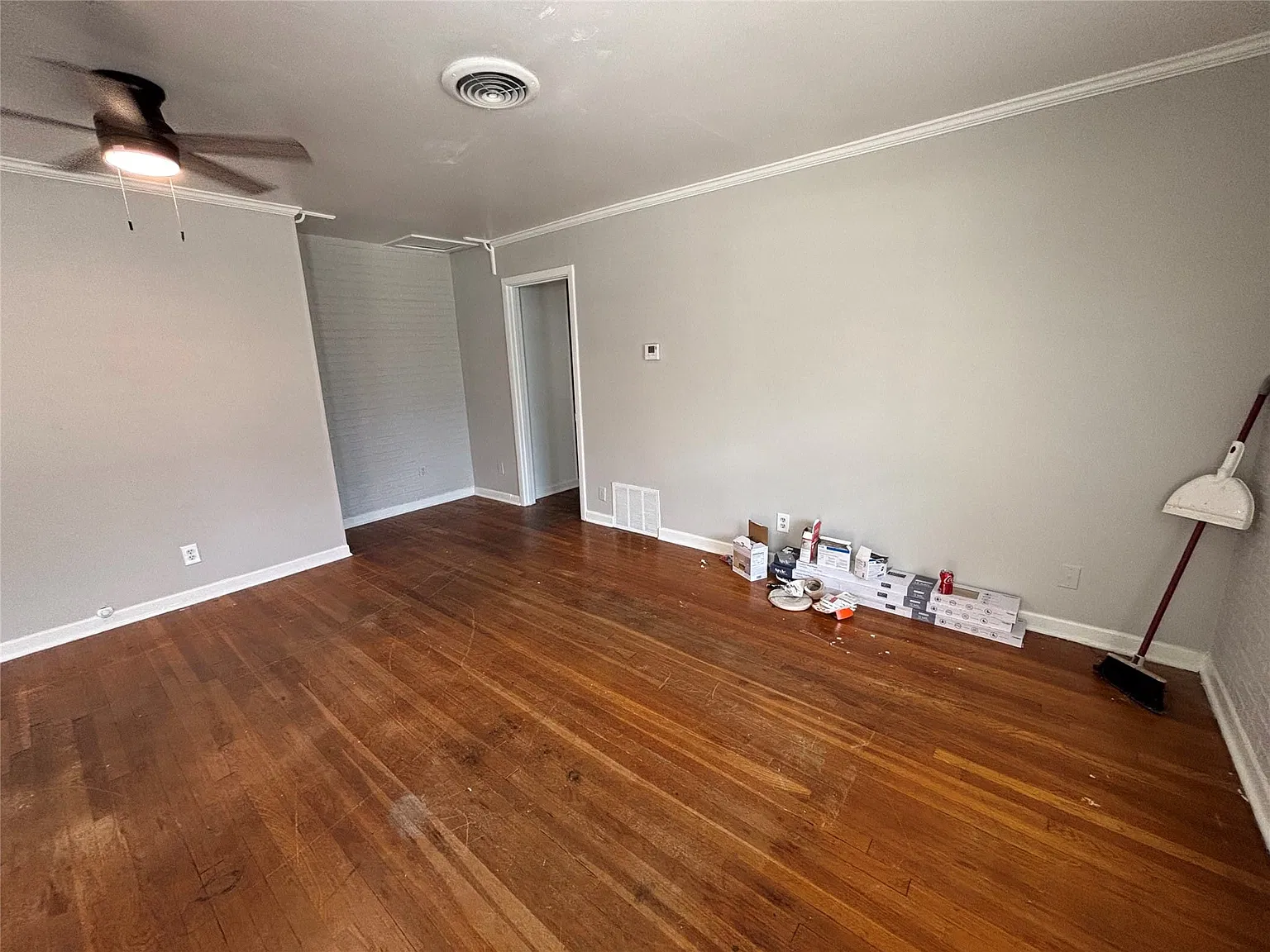 3 bed, 1.0 bath, 1042 sqft, $1,475 — Photo 2