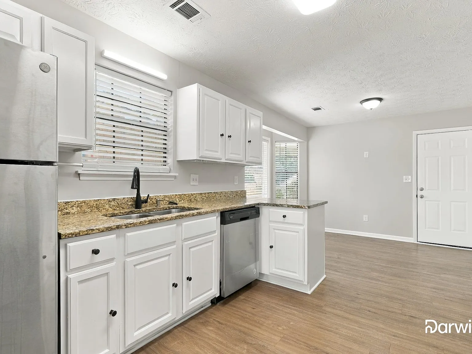 3 bed, 2.0 bath, 2141 sqft, $1,799 — Photo 3