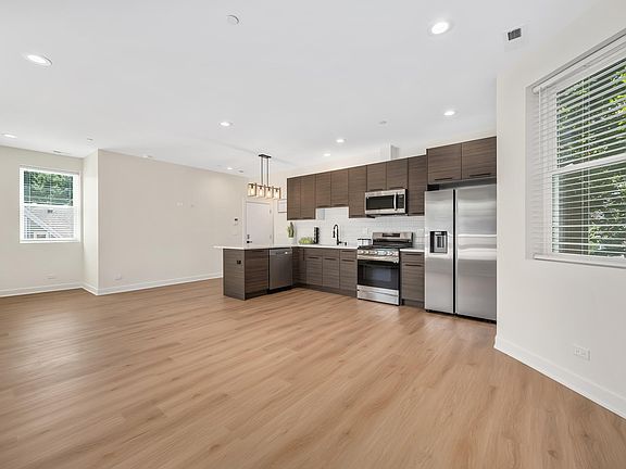 2nd image of 1111 Erie St #3