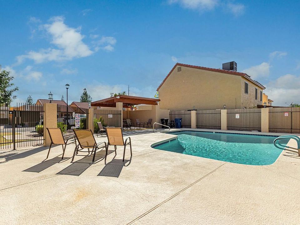 Community Pool - just less than 1 min walk