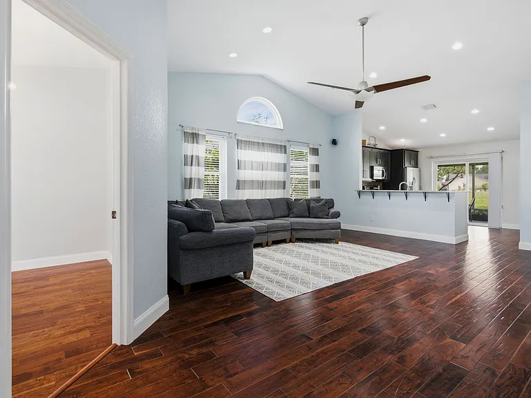 12118 Dickenson Ln — Photo 10