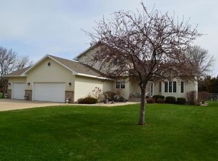 2408 Primrose Ln, Aberdeen, SD 57401