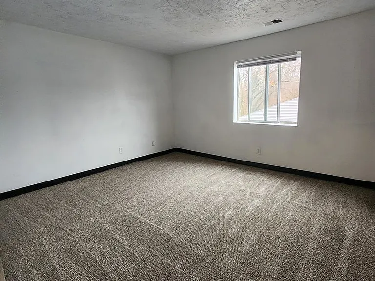 Hidden Bluffs Apartments — Photo 19