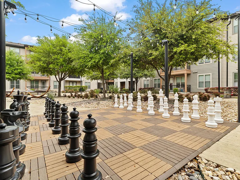 Axis Marketplace — Photo 30