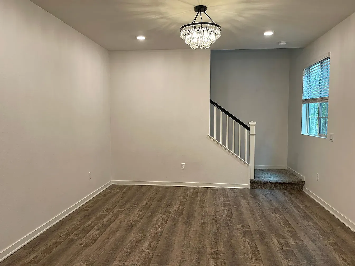3 bed, 2.5 bath, 1420 sqft, $3,700 — Photo 3