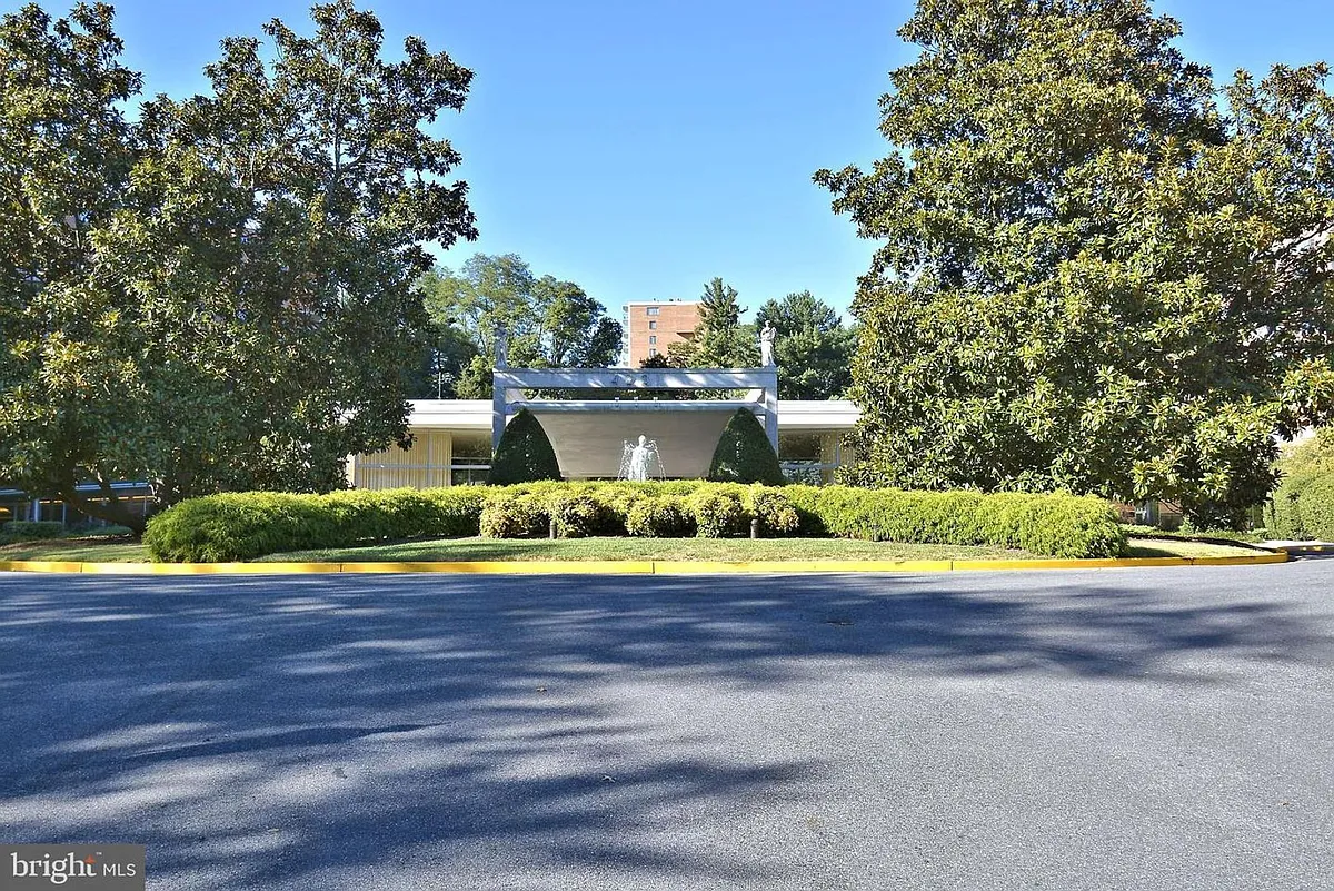 Building Photo - 4201 Cathedral Ave NW #1218E