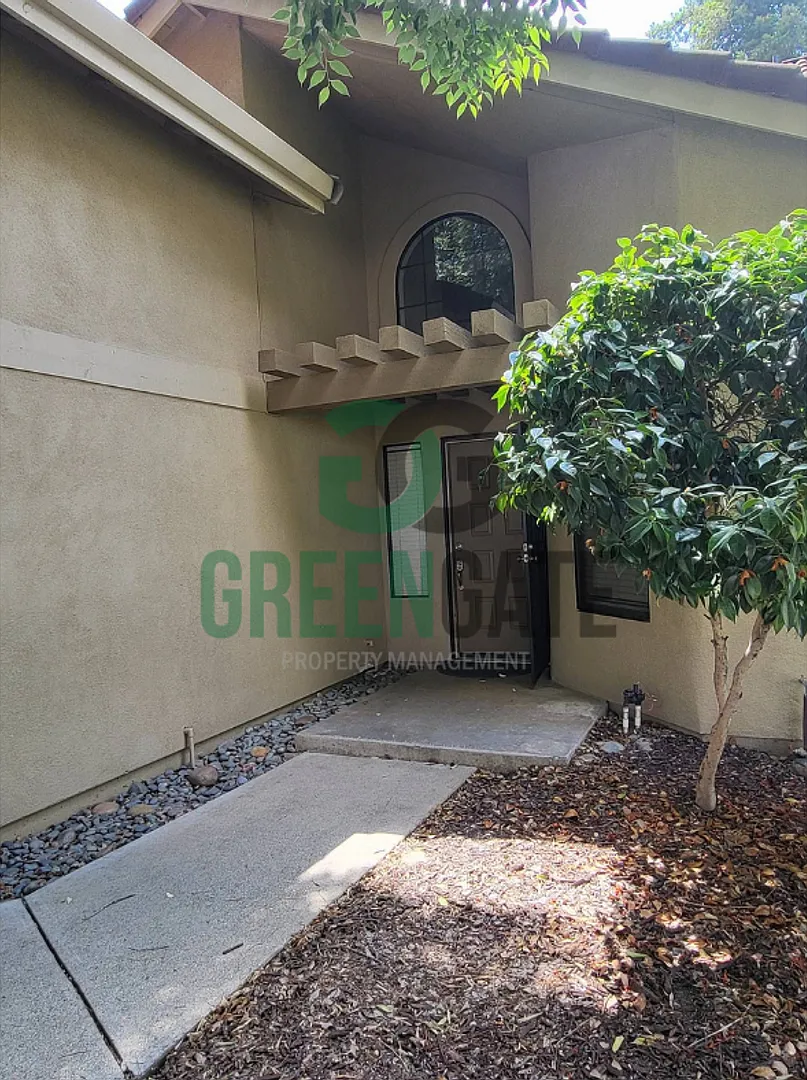 Welcome to this beautiful well maintained 4 bedroom Modesto home! 2428 Woodvale Dr — Photo 4