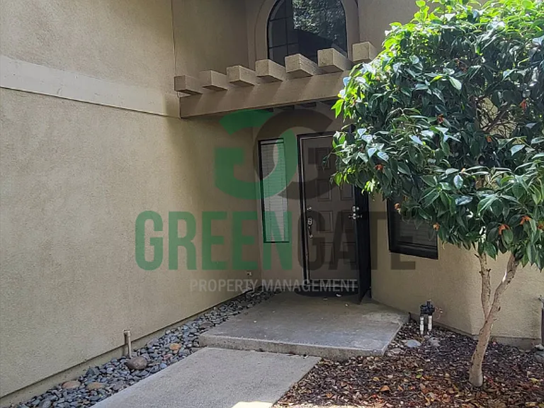2428 Woodvale Dr — Photo 4