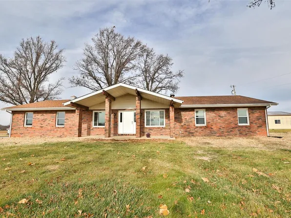 13469 Buckeye Rd, Highland, IL 62249