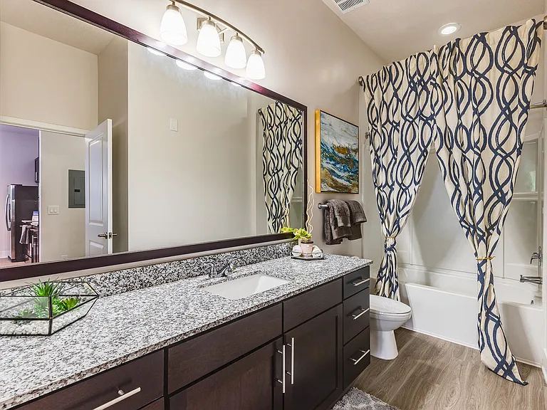 Nine12 Gateway Apartments — Photo 22