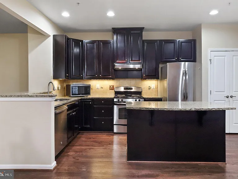 8079 Locust Mill St — Photo 17
