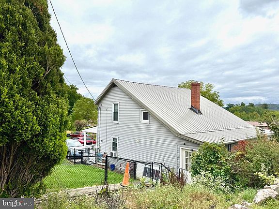 2nd image of 103 Washington St