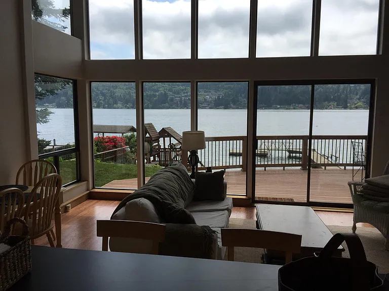 2058 Dellesta Dr — Photo 2