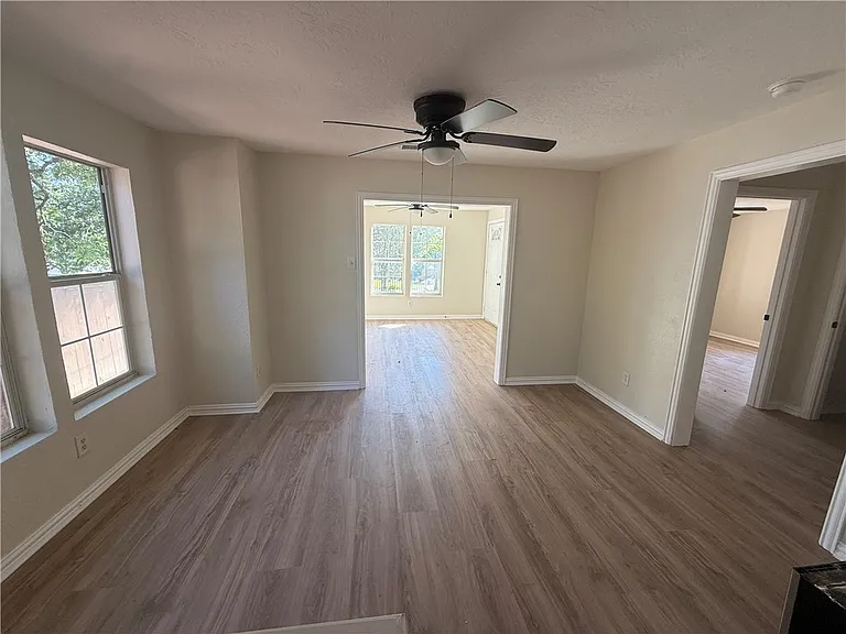 1613 Robeson St — Photo 3