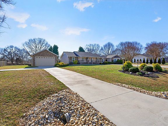 3rd image of 1012 Berry Dr