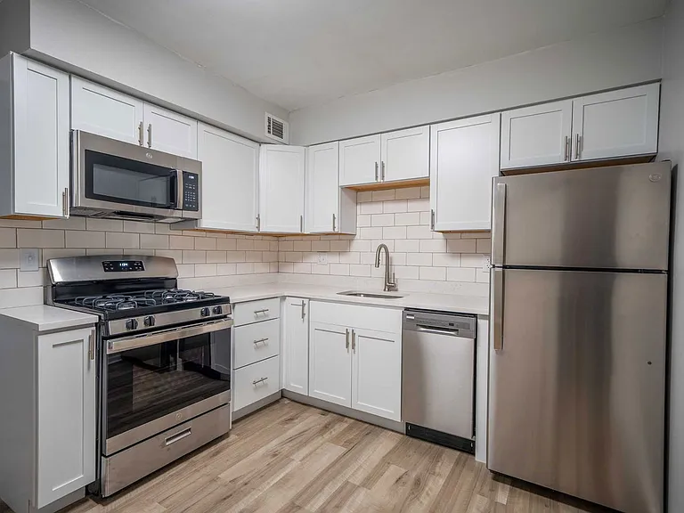 1236 Indianola Ave — Photo 3