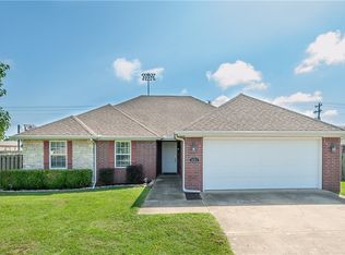 1632 Saint Claire St, Pea Ridge, AR 72751