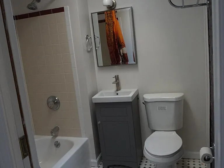 1817 W 44th St #3 — Photo 12