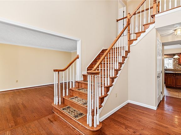 3rd image of 148 Aberdeen Dr