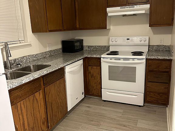 2nd image of 1676 Brightside Dr Unit B