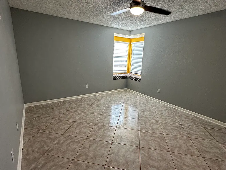 1041 Sawyers Ct — Photo 58