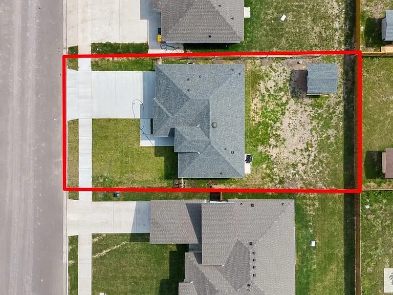 668 Foster Ln — Photo 3
