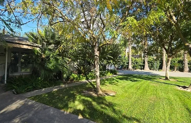 1176 W San Bruno Ave — Photo 5