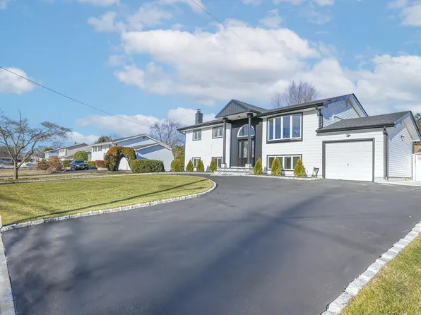 153 Ridge Road, Wheatley Heights, NY 11798